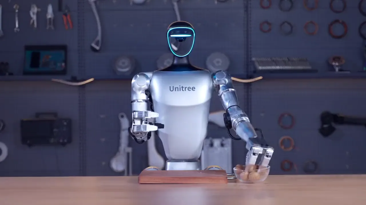 Humanoide Unitree G1 usando herramientas en un banco de trabajo